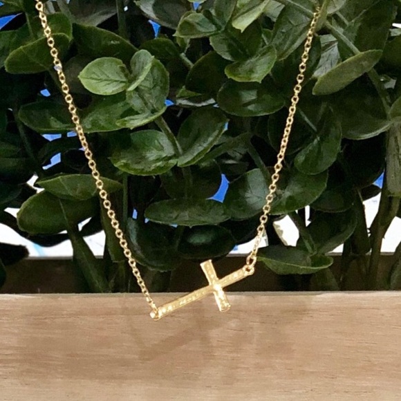 Jewelry - 🌟Beautiful🌟Gold🌟 tone✨, cross necklace🌟🙏✨